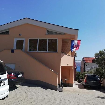 Apartmani Ivankovic Karlobag Exterior photo