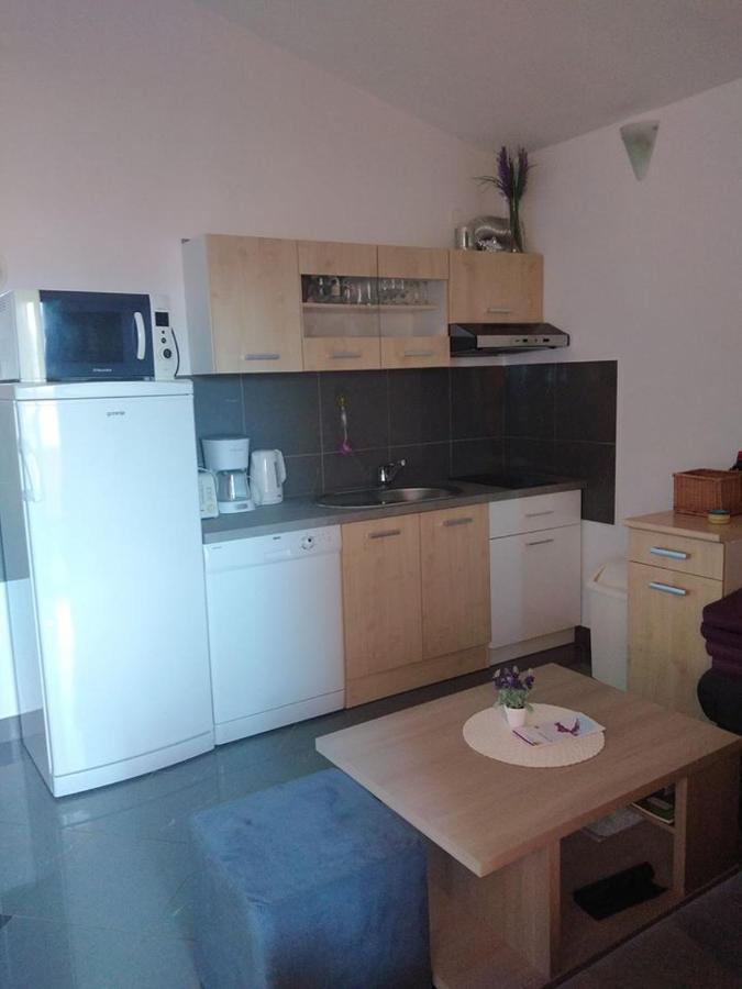 Apartmani Ivankovic Karlobag Exterior photo
