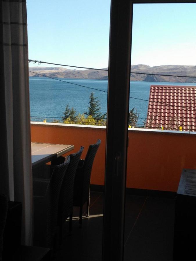 Apartmani Ivankovic Karlobag Exterior photo
